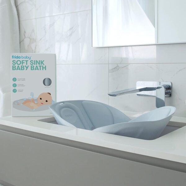Frida Baby Asiento de baño suave y plegable para bebé – Fácil de limpiar y portátil