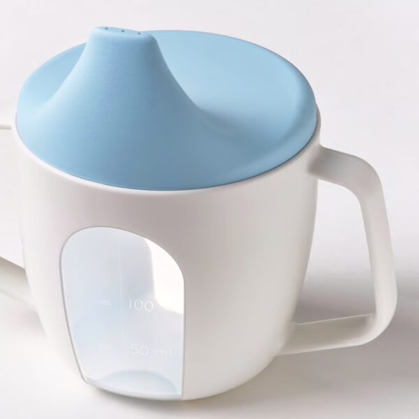 Vaso entrenador para bebé con boquilla y asas grandes – blanco y celeste