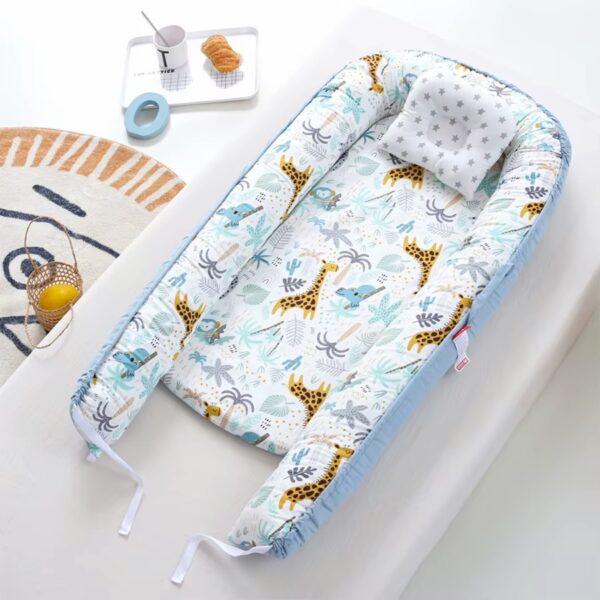 Tumbona o Nido Portátil para Bebé de 0- 24 meses, 100% algodón con Diseño de safari