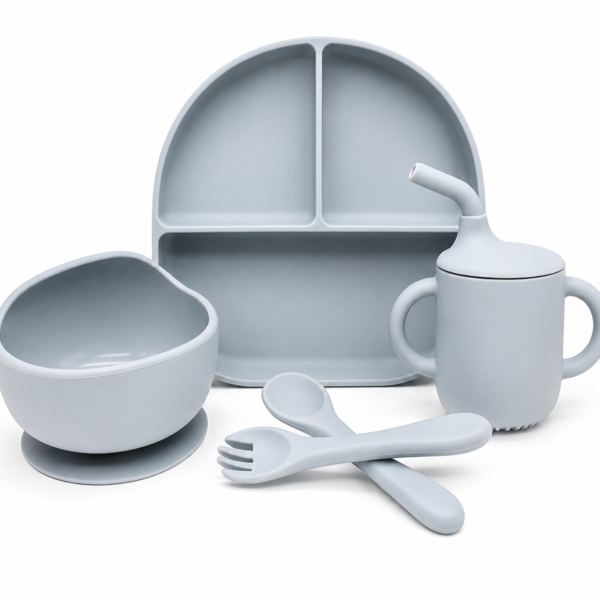 Set de Alimentación de Silicona para Bebé 5 Piezas con Plato Dividido, Tazón con Succión, Vaso con Pajilla y Cubiertos – Color gris